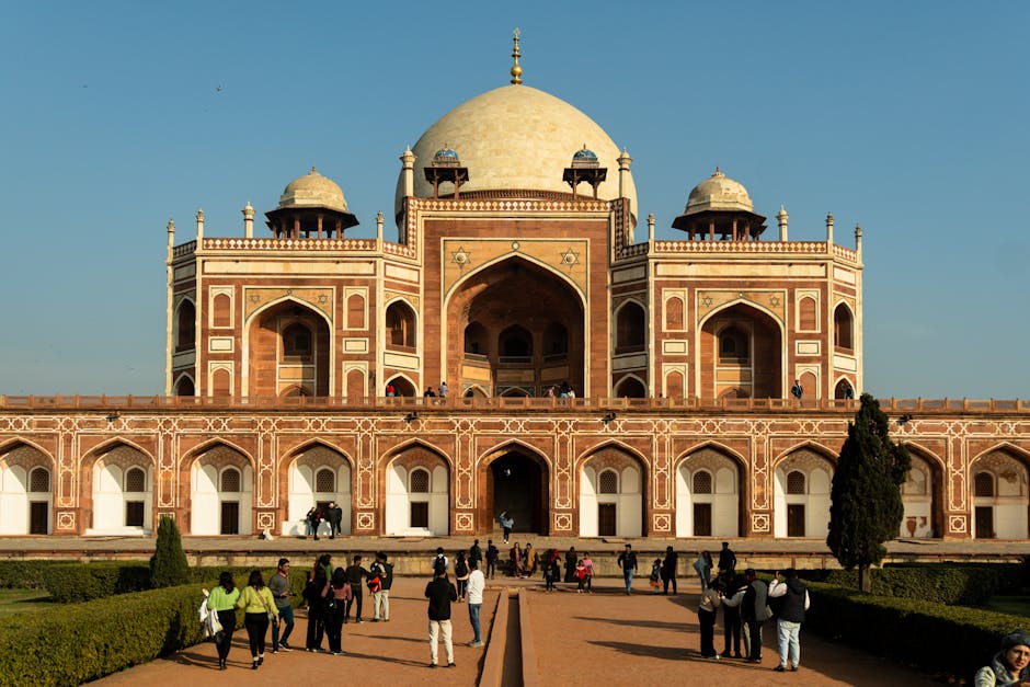 Exploring New Delhi Like a Local: Language, Faith, and Cultural Etiquette Every Traveler Should Know - Cultural Customs and Social Etiquette: Navigating Daily Interactions